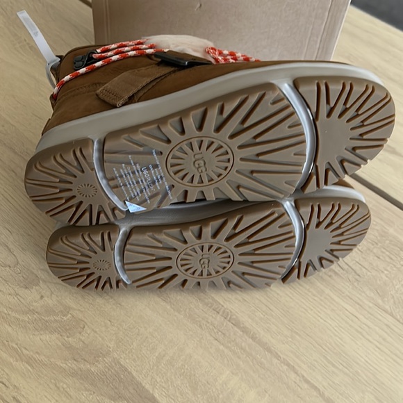 NIB UGG Classic Weather Hiker in Chestnut - Picture 12 of 13